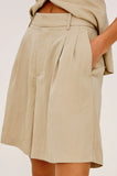 Zamora Shorts, Almond-Rails